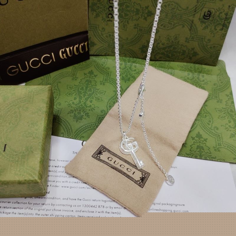 G*u*i necklaces